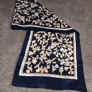 Used Liz Claiborne scarf